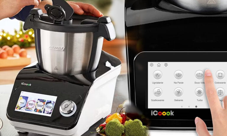 Kolacja z robota kuchennego ICook: z lewej strony osoba otwiera pokrywę urządzenia, z prawej strony widok na ekran dotykowy z przepisami.