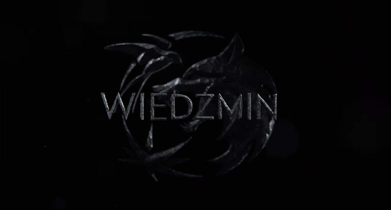 Logo z napisem "Wiedźmin" na czarnym tle.