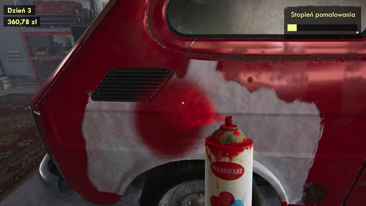 Czerwony samochód sportowy w trakcie malowania przy użyciu aerografu, obok puszka z napisem "Polskifarb". To zrzut ekranu z gry Auto Fuszerka