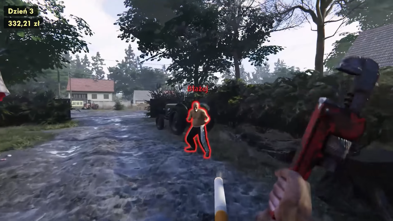 Widok z pierwszej osoby w grze komputerowej, postać zwana Błażej z czerwoną obwódką stoi na drodze w deszczowym leśnym otoczeniu, naprzeciwko widoczna ręka z siekierą.