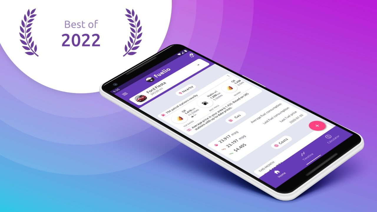 Smartfon z wyświetloną aplikacją Fuelio na tle fioletowego gradientu z napisem "Best of 2022" i dwiema gałązkami laurowymi.