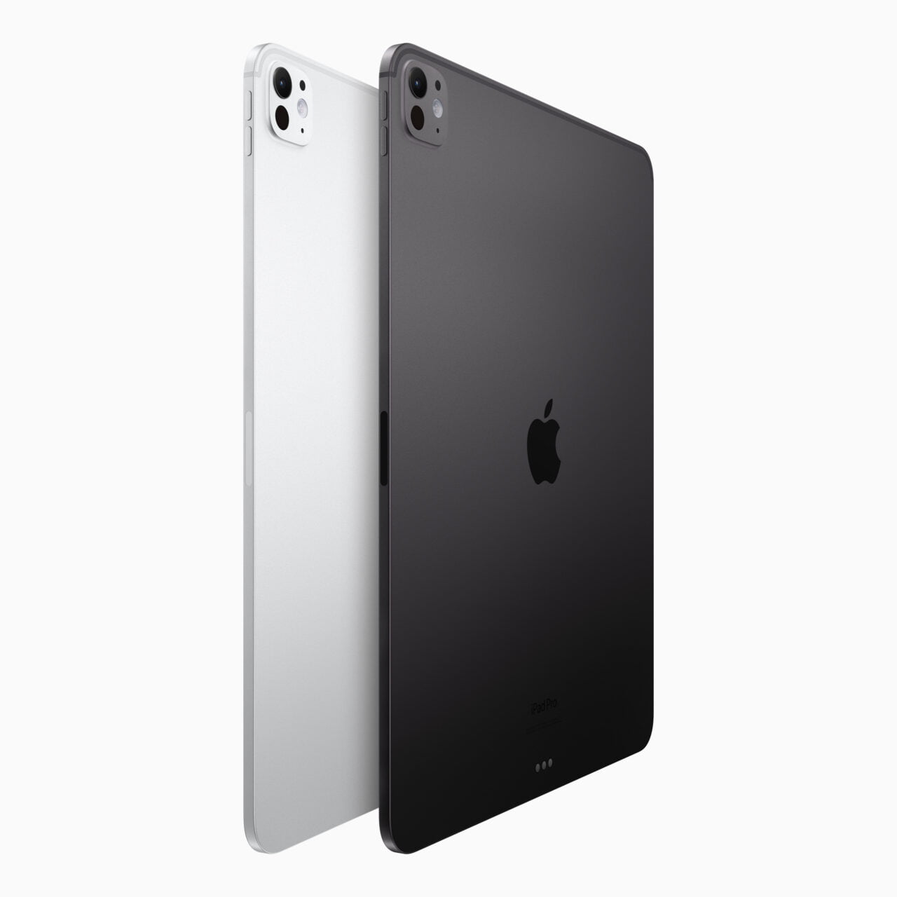 Um iPad Pro branco e preto colocado costas com costas em um fundo neutro.