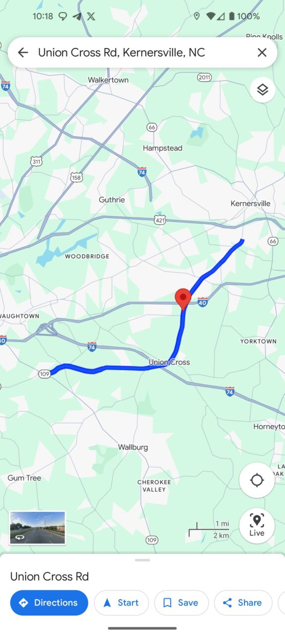 Zrzut ekranu mapy z aplikacji nawigacyjnej pokazujący Union Cross Rd w Kernersville, NC z zaznaczonym punktem lokalizacji.