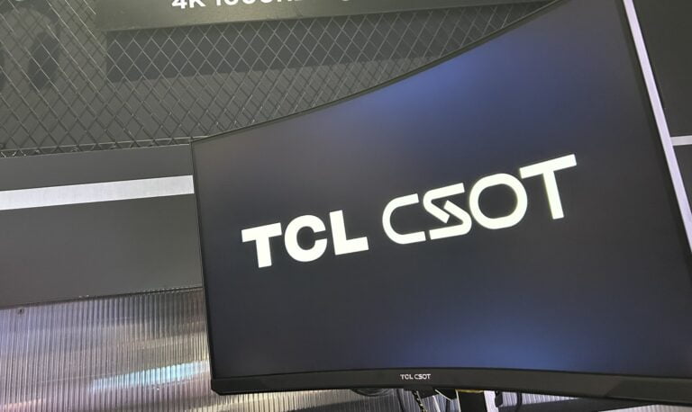 Ekran z napisem "TCL CSOT" i banerem "4K 1000Hz Highest Refresh Rate" w tle.