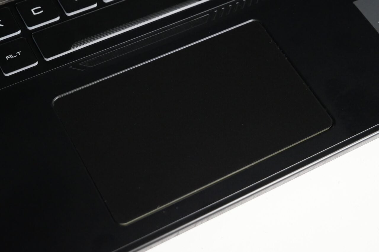 Czarny touchpad laptopa.