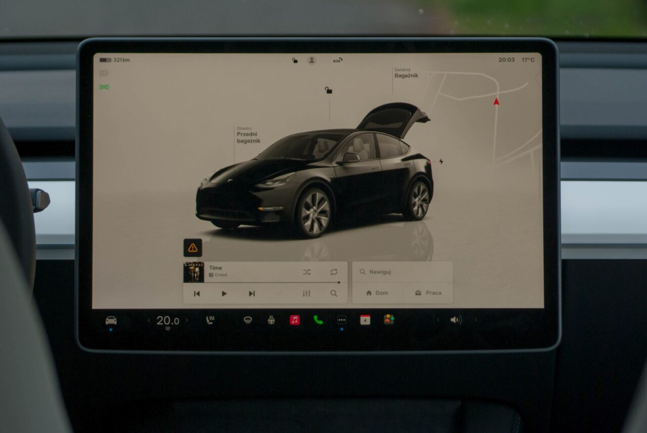 Tesla Model Y AWD Long Range - system multimedialny