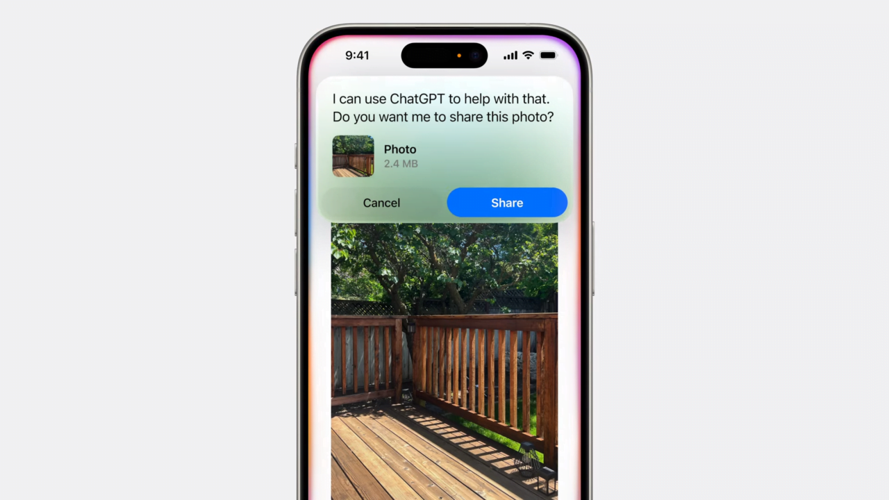 Smartfon pokazujący powiadomienie o udostępnianiu zdjęcia drewnianego tarasu z ChatGPT.