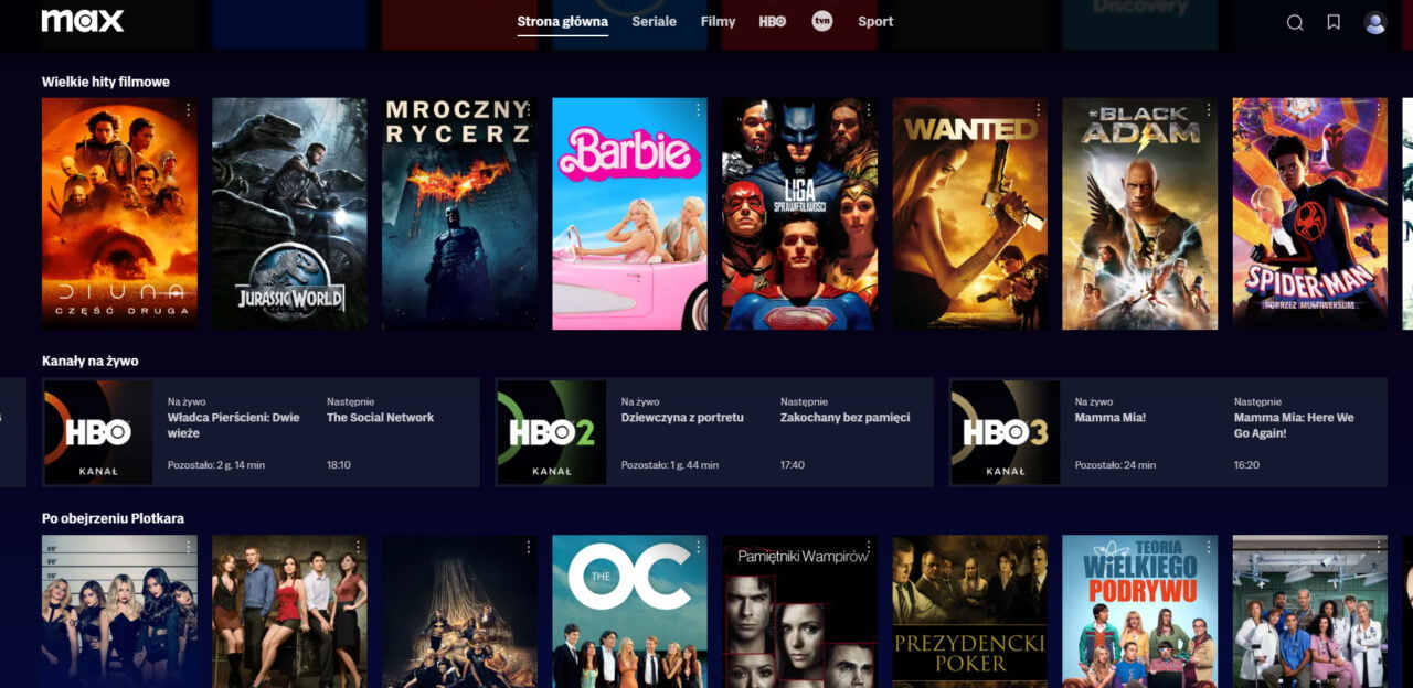 Funkcja Max z kanałami na żywo. Interfejs usługi streamingowej HBO Max z listą popularnych filmów, kanałów na żywo i sugestiami do obejrzenia po serialu „Plotkara”.