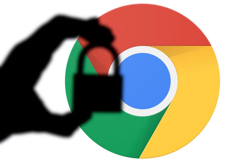 Logo Google Chrome z sylwetką dłoni trzymającej kłódkę.