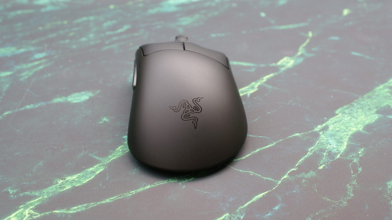 Logo na tylnej części obudowy Razer DeathAdder V3 Pro