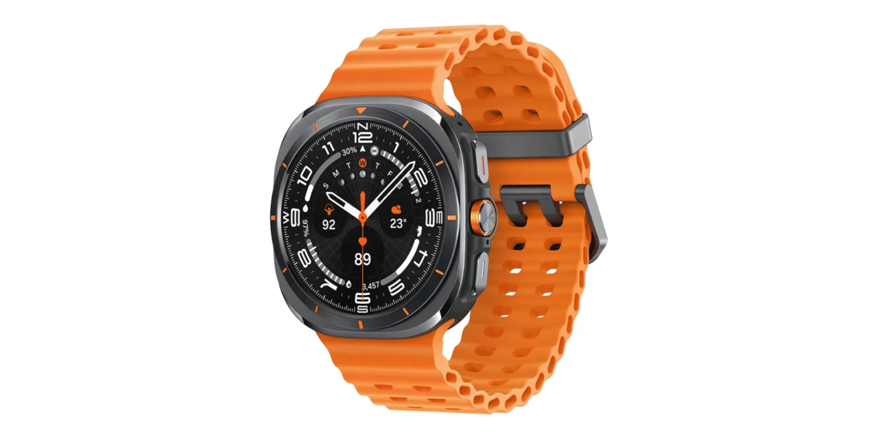 Smartwatch z pomarańczowym paskiem i okrągłym ekranem wyświetlającym różne wskaźniki na ciemnym tle.