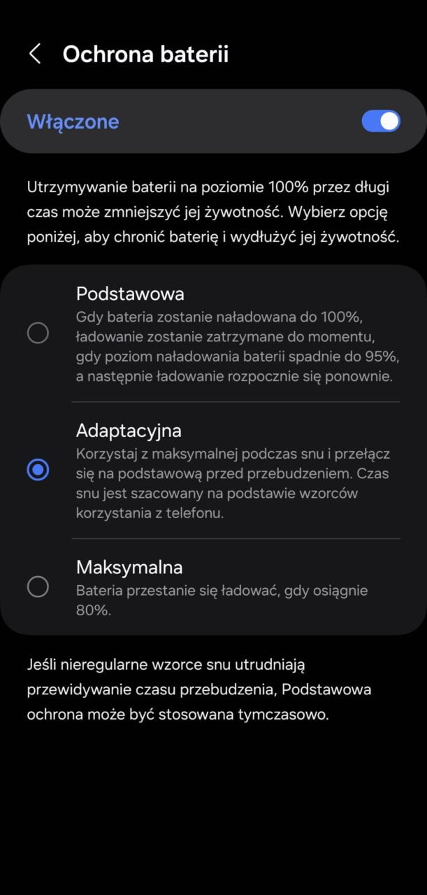 Samsung Galaxy S24 Ultra. Ekran ustawień ochrony baterii z opcjami: Podstawowa, Adaptacyjna i Maksymalna oraz włączonym trybem ochrony baterii.