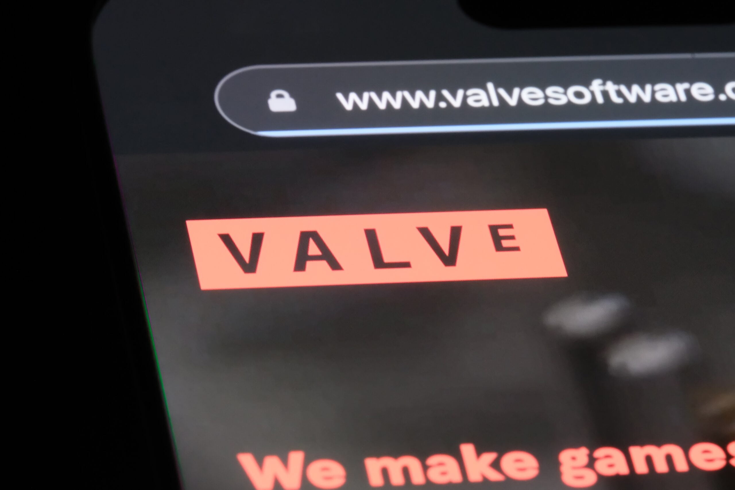 Logo Valve na ekranie z adresem www.valvesoftware.com.