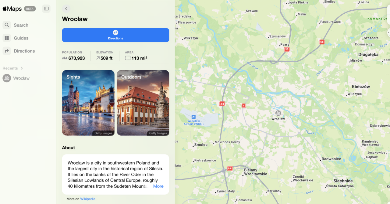 Mapa Wrocławia w aplikacji Apple Maps, z informacjami o populacji (673,923), wysokości nad poziomem morza (509 ft), powierzchni (113 mil²) oraz zdjęciami atrakcji turystycznych na tle miasta.