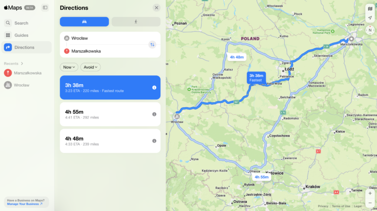 Mapa z trzema trasami samochodowymi z Wrocławia na Marszałkowską w Warszawie, najkrótsza trasa zajmuje 3 godziny i 38 minut.