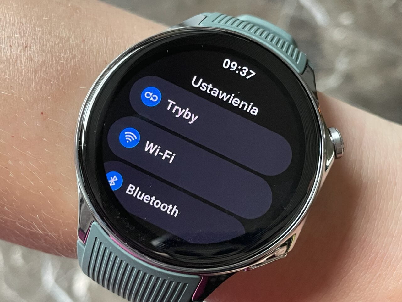 Recenzja OnePlus Watch 2. Interfejs zegarka