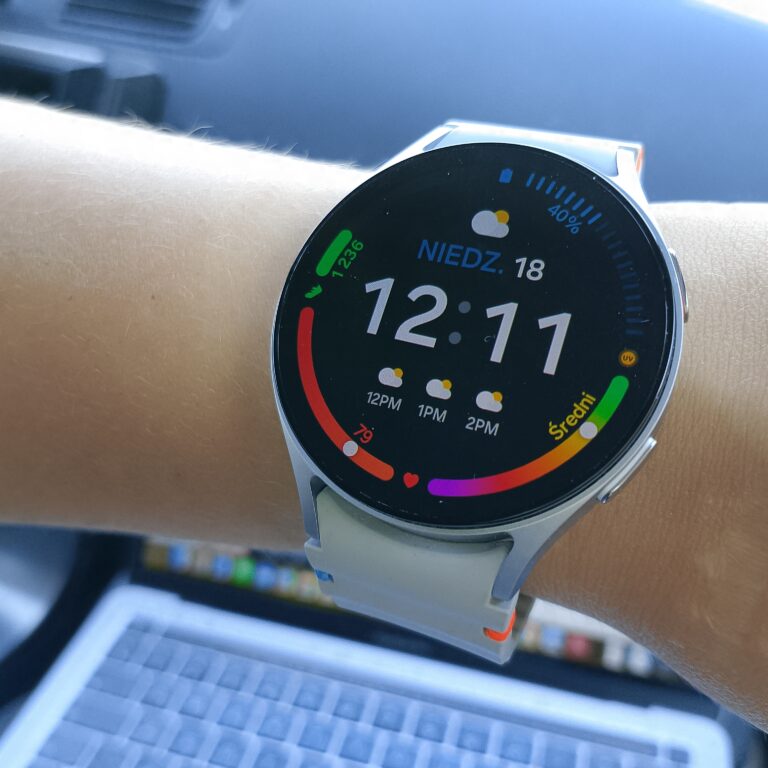 Samsung Galaxy Watch7 na ręce.