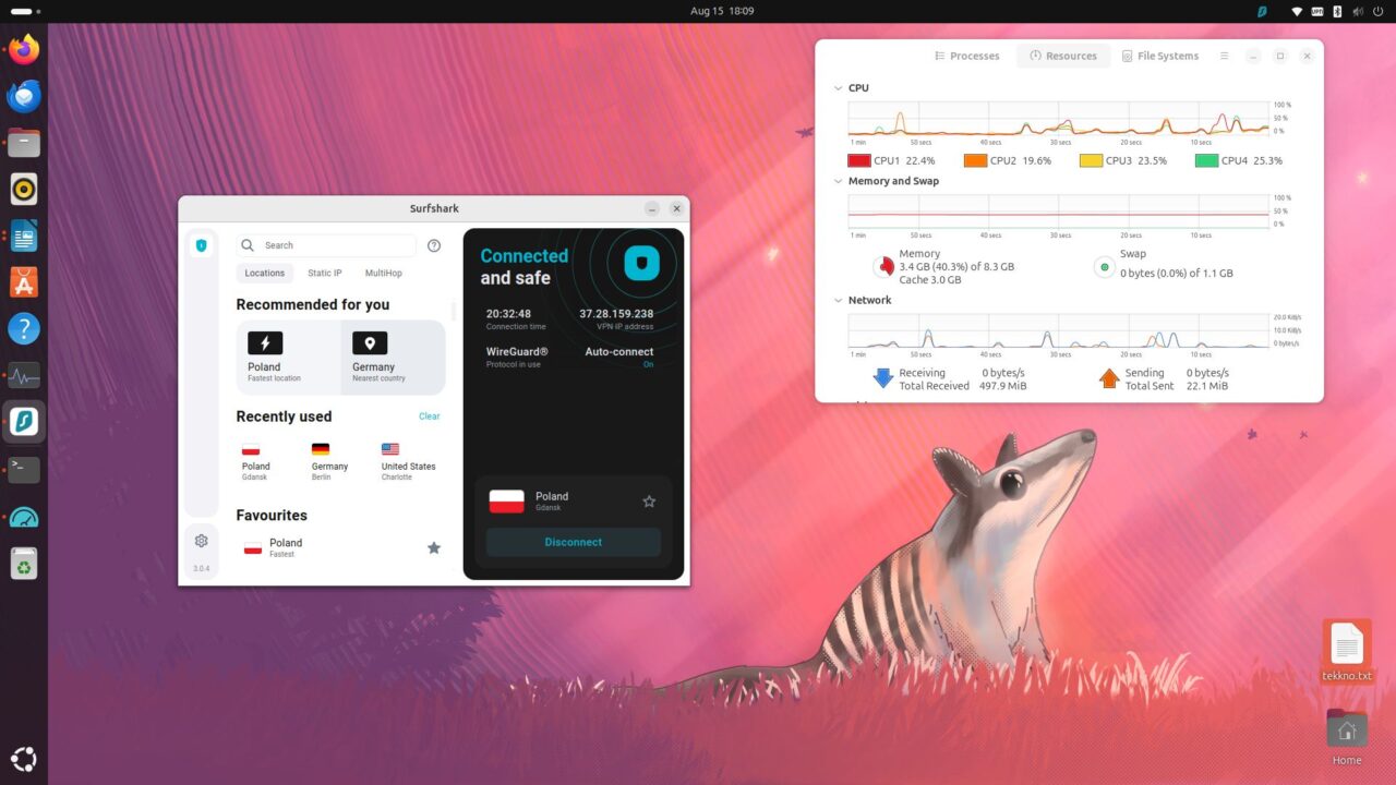 Ekran pulpitu systemu Linux z otwartymi aplikacjami: Surfshark VPN po lewej i Monitor Systemu po prawej. W tle ilustracja zwierzęcia w różowych odcieniach.