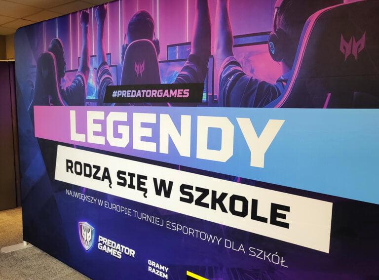 Baner reklamowy turnieju Predator Games z hasłem "LEGENDY rodzą się w szkole".