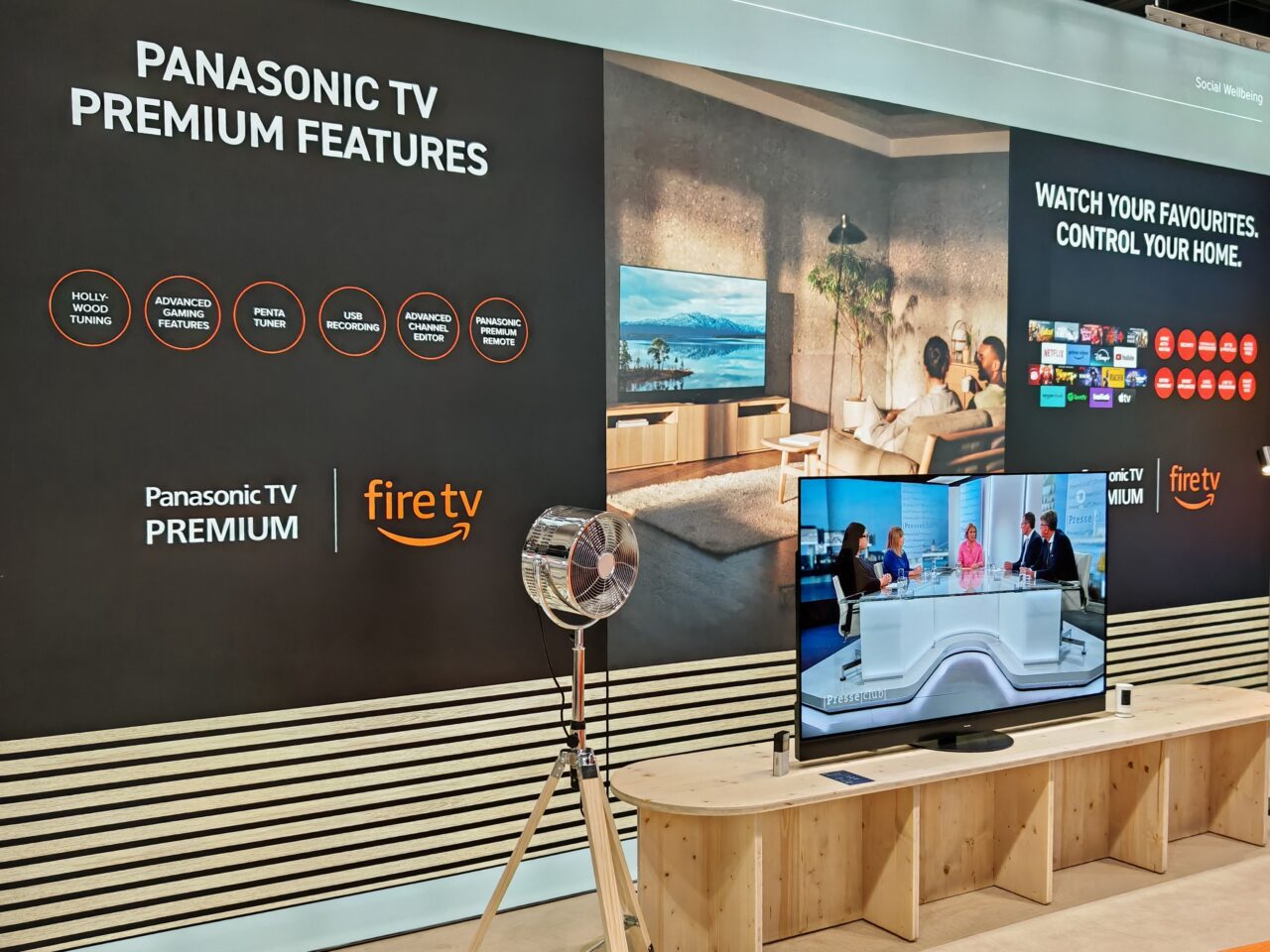 Stoisko promocyjne telewizorów Panasonic TV Premium z funkcjami Fire TV.