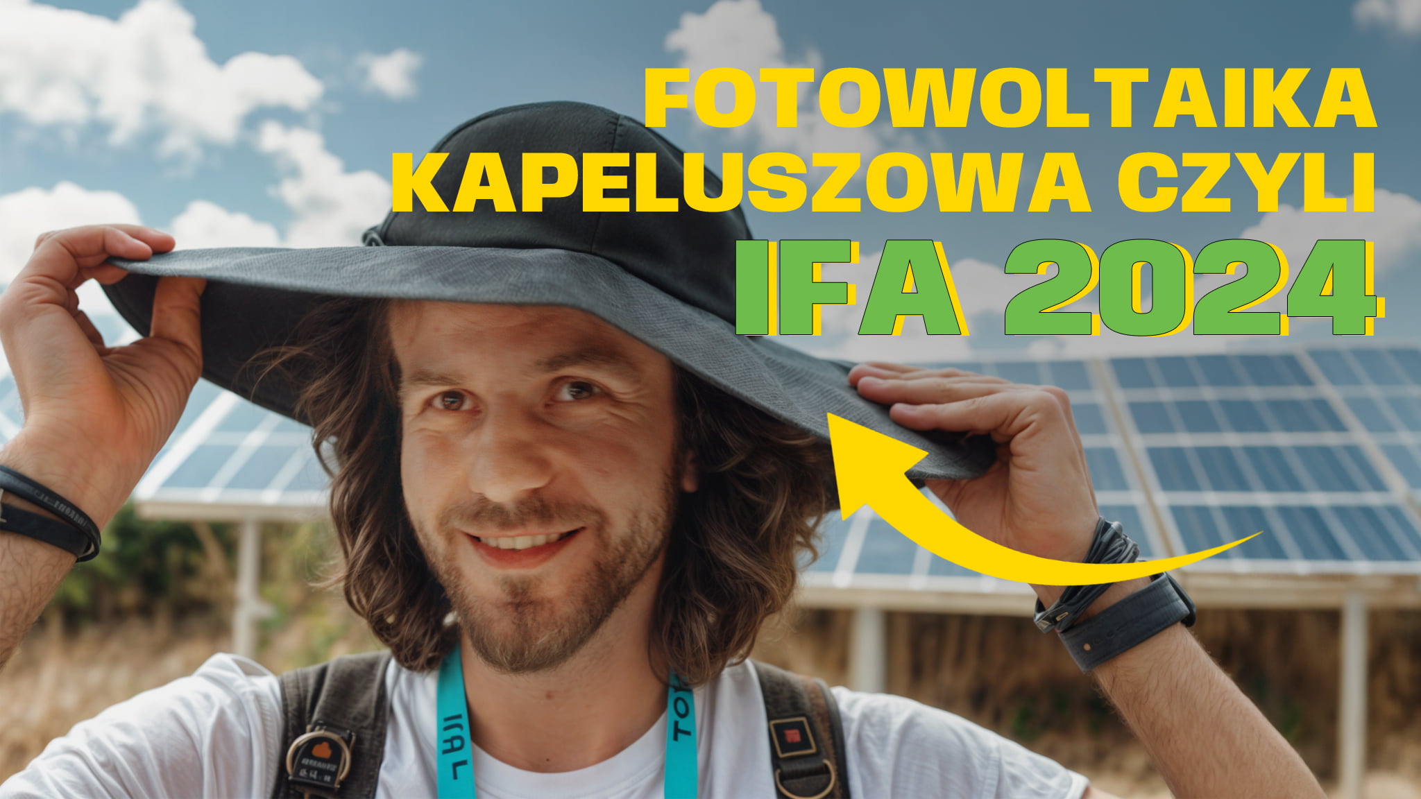 Mężczyzna w kapeluszu przed panelami słonecznymi z napisem "Fotowoltaika kapeluszowa czyli IFA 2024".