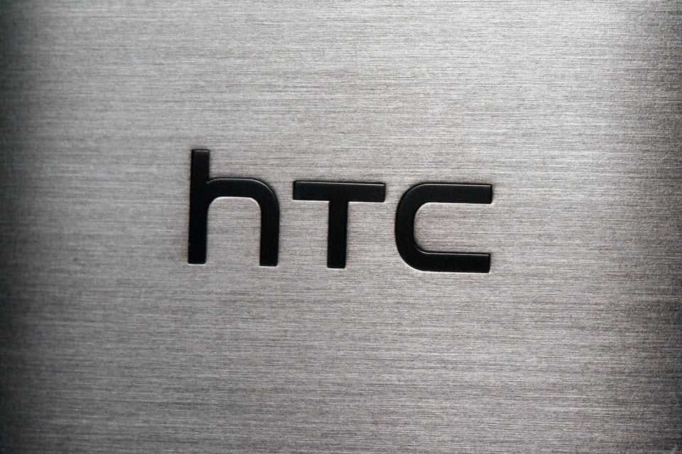 HTC-1-M8-back-logo