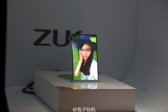 ZUK-transparent-screen-phone-prototype (1)