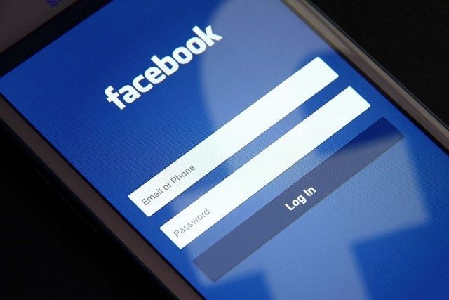 facebook-login-screen-smartphone